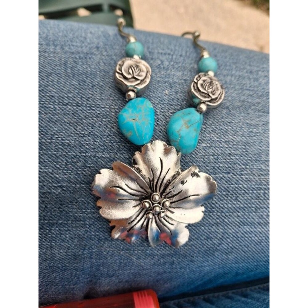 Turquoise flower necklace